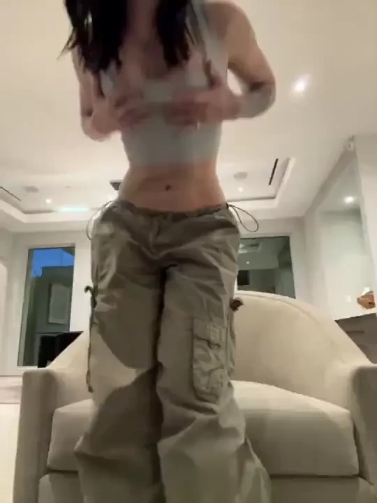 Im the first one here at the content house long flight even longer part 1 