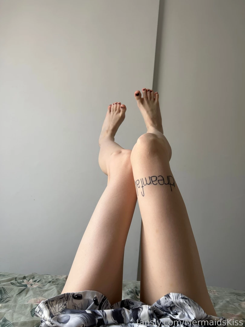 Play with my feet pedicure fyp sexy cute legs model girl amateur feet 