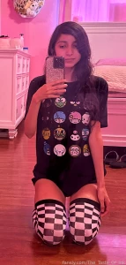 First pic looks like im wearing a loose onesie xd also my chanclas are