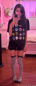 First pic looks like im wearing a loose onesie xd also my chanclas are part 2