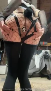 Come give my butt plug a kiss loser i m sure it smells great down