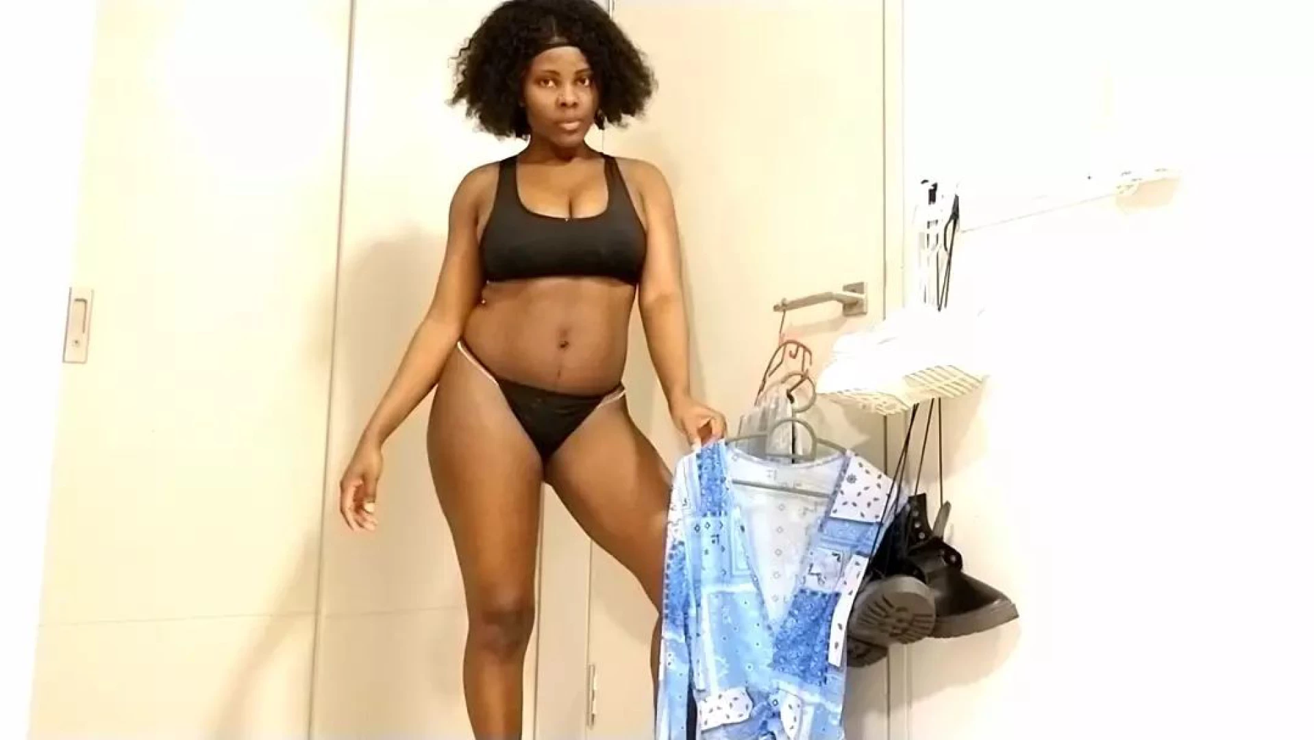Watch me try on some sweet outfit 