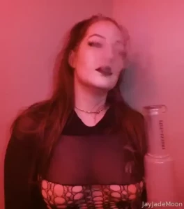 Little sexy stoner bae and her bong rips