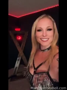 Welcum to my dungeon where i make your kinkiest fantasies cum true now