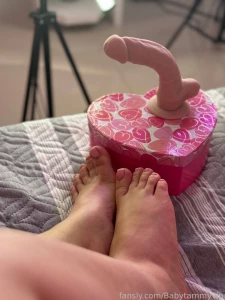 Puedo frotar con mis pies tu dick fyp free tits customs custom sexy part 1