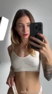 Would you like to get more photos from hot photo shoots your gift