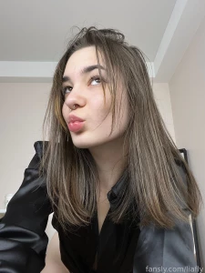 Sending you an air kiss petite fyp tits smallboobs bigass skinny young