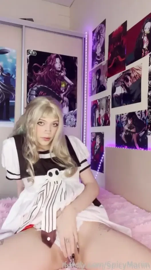 Let me show you how naughty i can be are you ready check me out for 