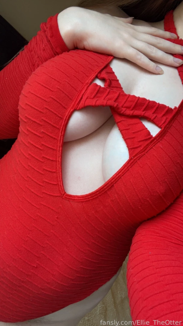 Which looks better in red bigboobs bigass pawg phat curvy redlingerie part 1 