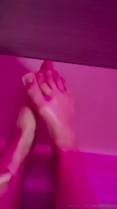 My wet little fingers get wrinkly so quickly after taking a bath bath