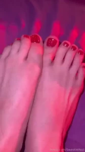 Hey today i went for a pedicure and got my nails done with red glow