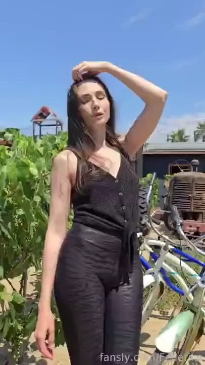 Sunny days sexypetite sexybrunette petite petitebrunette brunette 