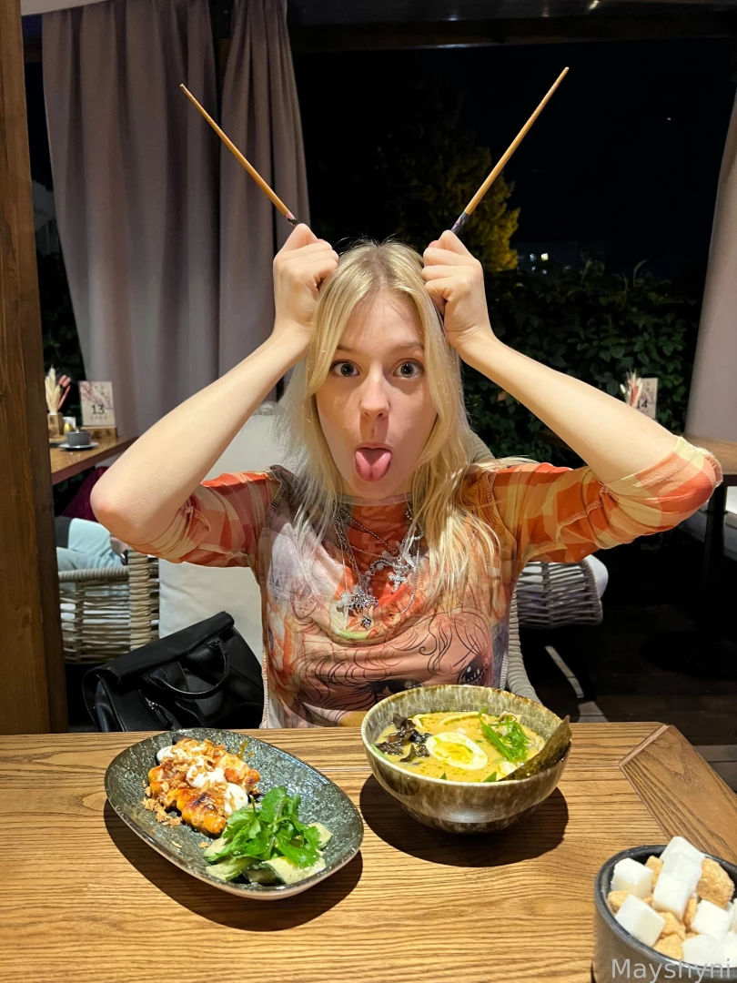 In the evening i went to a restaurant to have a little tasty meal 