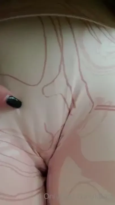 These leggings outline my clit perfectly without even trying 