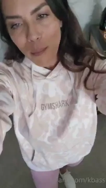 Panty peek of what i will be wearing to the gym a little but later 