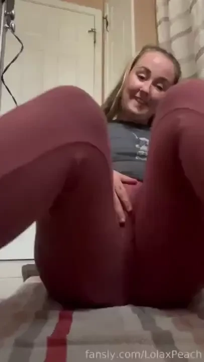 Squirting through my leggings then taking them off and squirting again 
