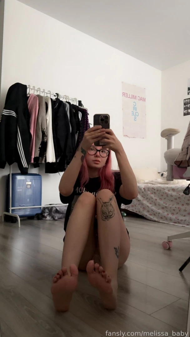 Feet 18 petite loli young amateur egirl alt cutegirl cute gamergirl 