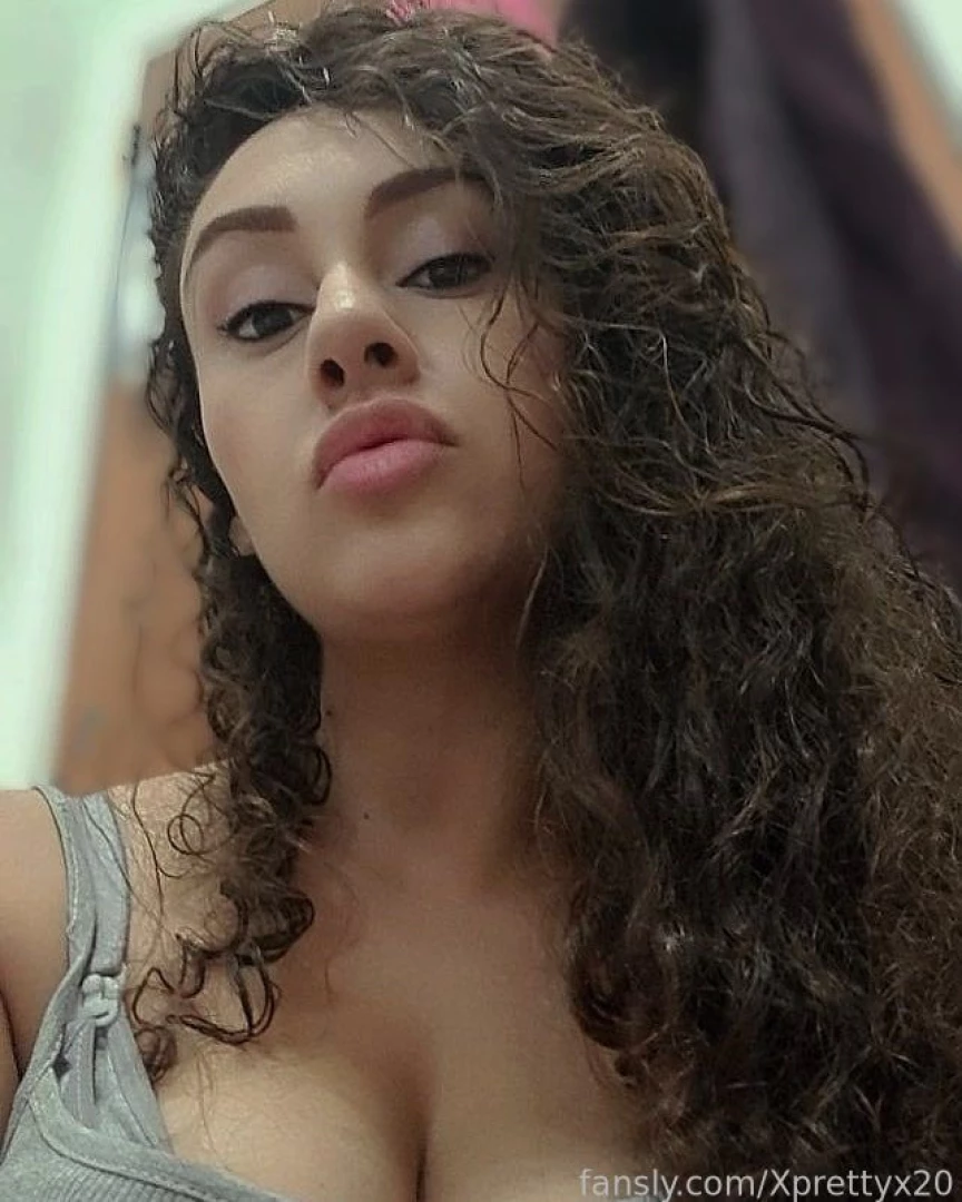 Pretty selfies subscribe to see me undressed 