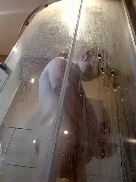 Shower time hope u bugs enjoy the perfect view 