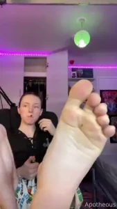 Smoking a joint while i wiggle my toes in your face
