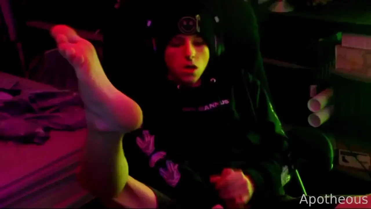 Streamer boi gets a little too excited over his viewer donations part 1 