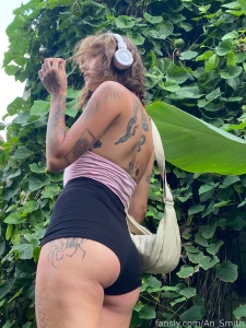 I listen to the music of love with headphones part 2