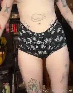 Which pair of panties looks the best on me panties twerking booty pale