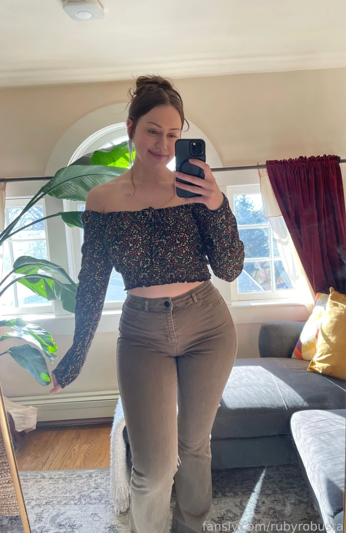 Back or front curvy pawg jeans bigass slimthick young skinny thighs 