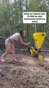It s too tight fyp outdoors public flash pawg pussy nude shorts work