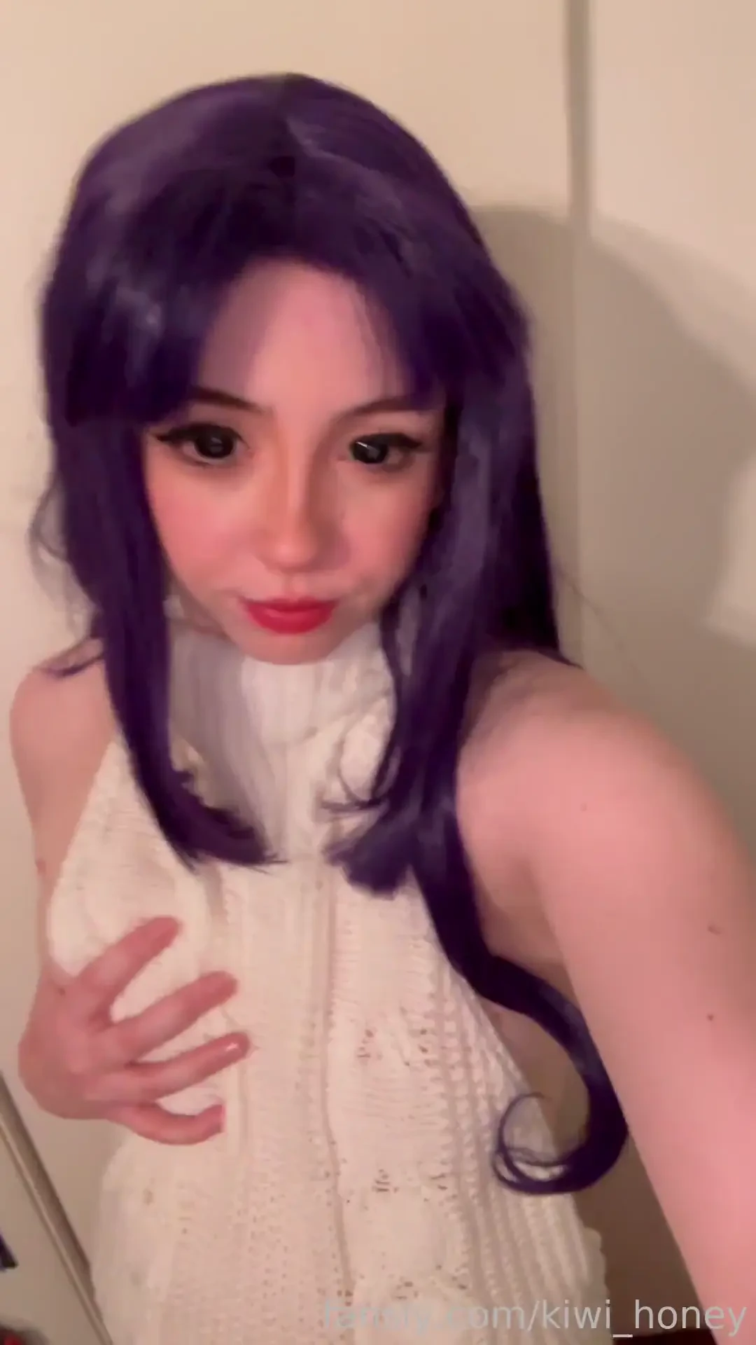 This sweater pulls to the side so easily p doesn t it make you horny 