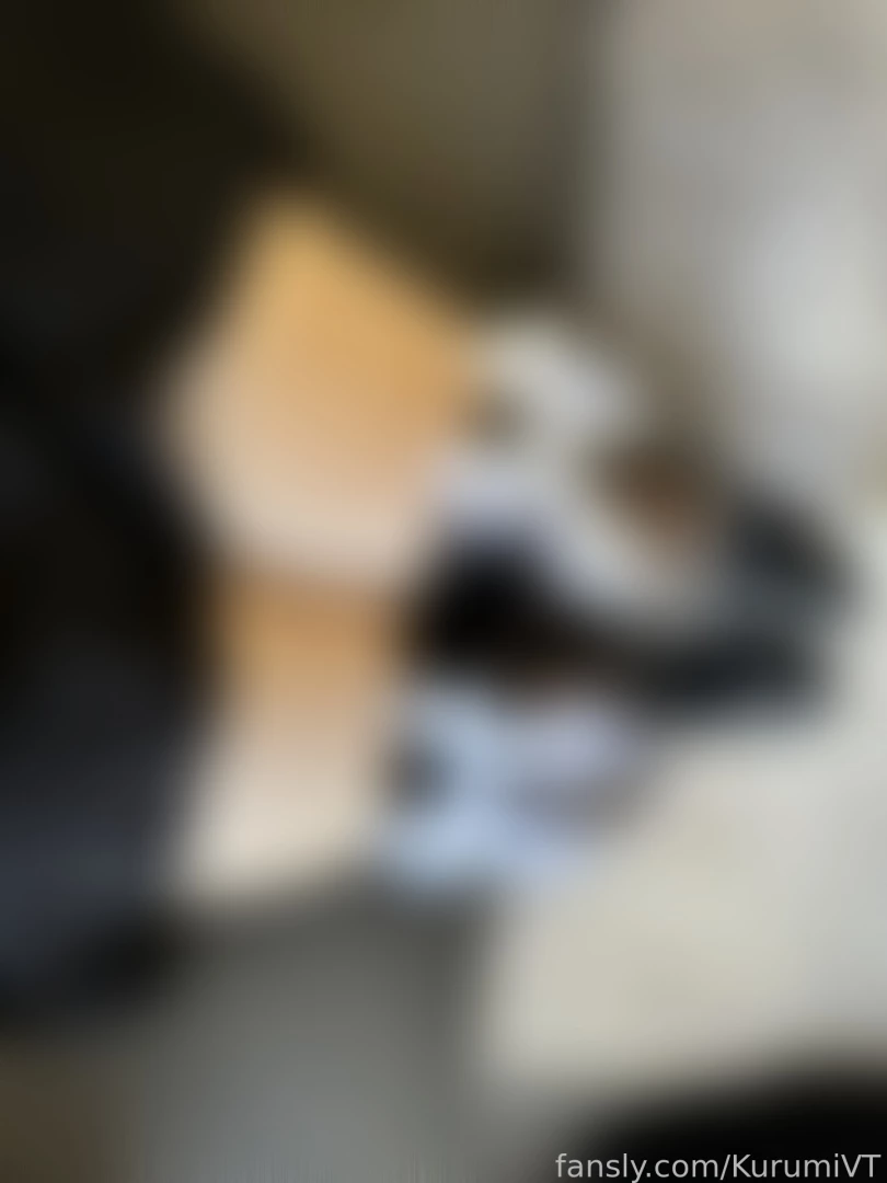 I hope you like a thicc goth girl like me and her thighs 