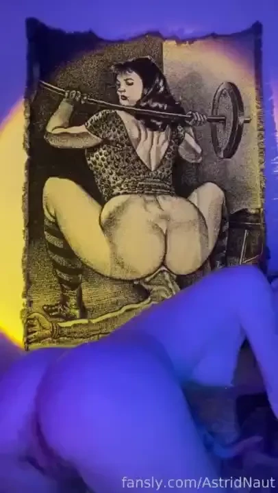 Shaking my ass is hypnotic submit to my ass and worship it now 