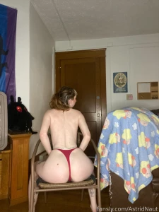 Tried some new poses the chair was a fun little prop wish i could be part 5