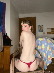 Tried some new poses the chair was a fun little prop wish i could be part 9