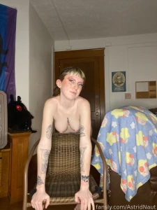 Tried some new poses the chair was a fun little prop wish i could be part 10