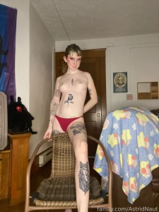 Tried some new poses the chair was a fun little prop wish i could be part 7