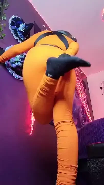 Watch me spread cum all over my body including my feet 