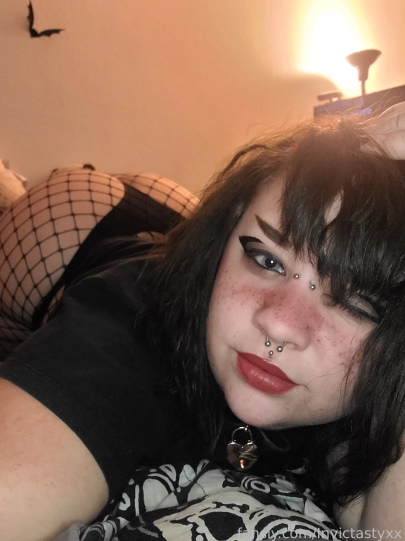 Thick goth booty always looks best in fishnets fyp goth milf fishnets part 1 