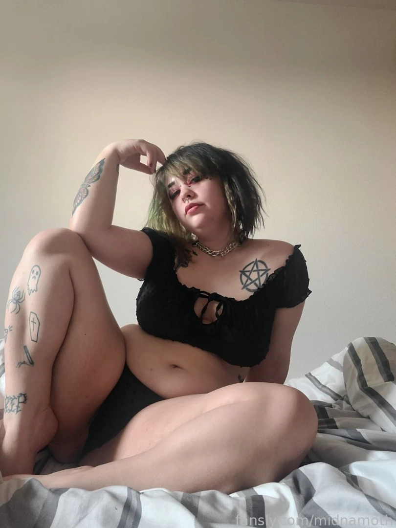 I deserve to be worshipped don t ya think get to it goddess goth alt part 1 