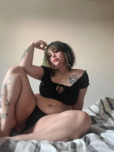 I deserve to be worshipped don t ya think get to it goddess goth alt part 1