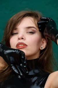 Latex_idol hot and bossy babe will fulfill any of your dirty fantasies