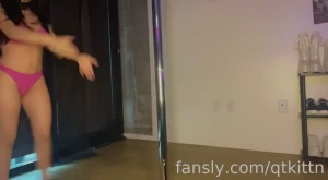 Practicing trying to be horizontal on the pole arjjwdhgf part 1