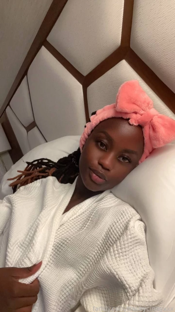 Wanna lay down with me fyp foryou foryoupage ebony petite hot 