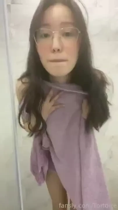 Can i show you my cute little body fyp teen asian custom videocalls 