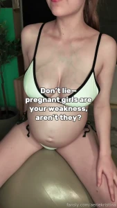 Preggers preggo pregnant pregnancy pregnancyfetish natural mombod milf