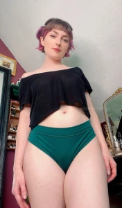 Looking at u like i d eat you as a snack and maybe i would fyp petite