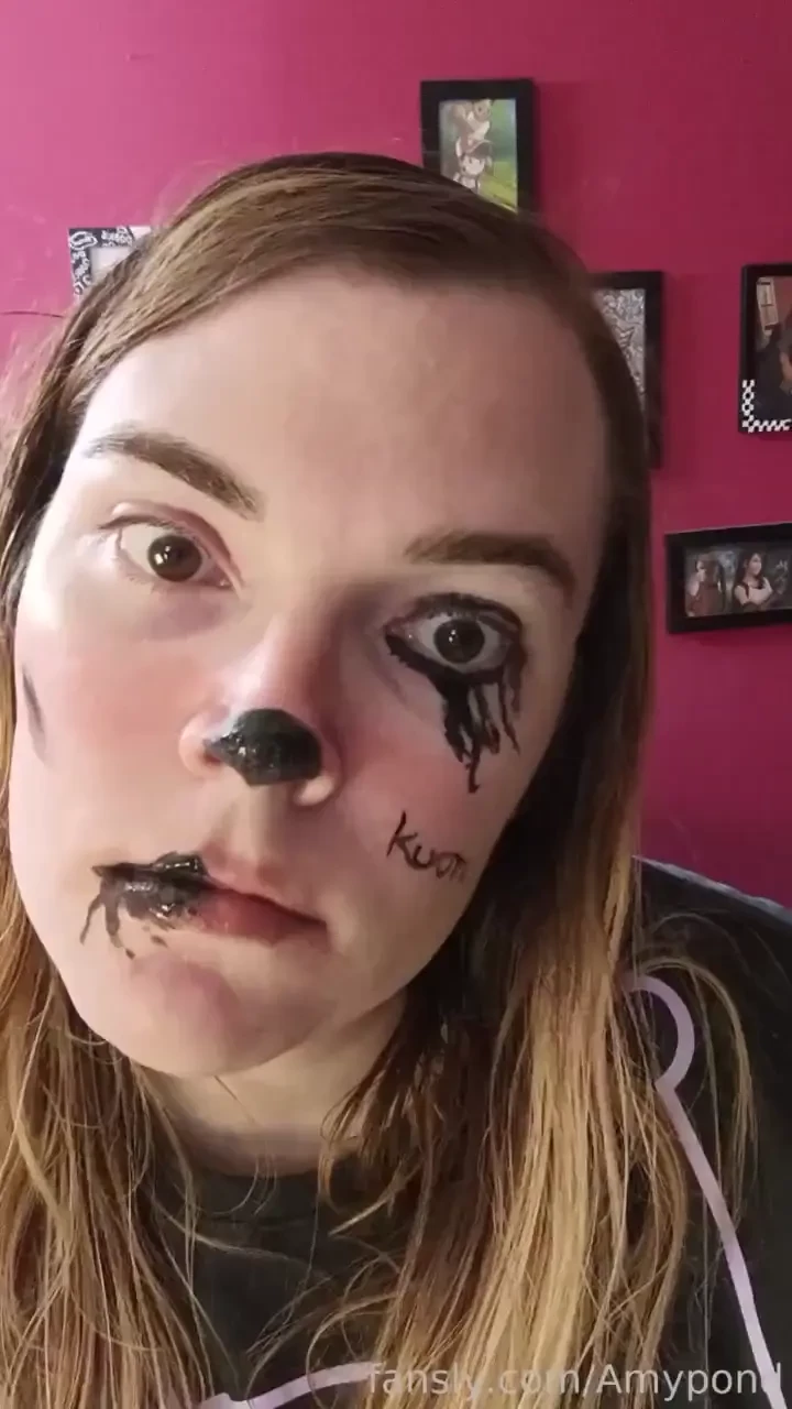 Goth weird kuromi punk eyeliner botched-makeup trans mtf creepy smile 