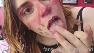 A creepy clowncore video with fucked up makeup creepy clown clussy