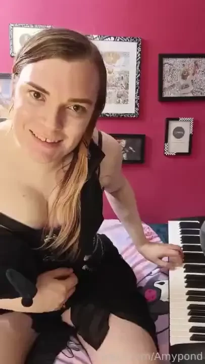 Creepycore music video sound on goth punk weird creepy smile teeth 