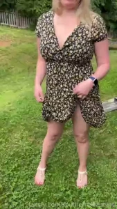 Fyp milf flashing pussy ass bigtits momnextdoor cute outside nudity